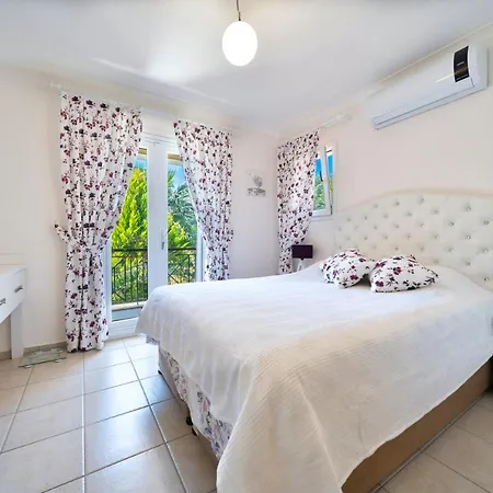 Holiday Villa In Terrace Life Βίλα
